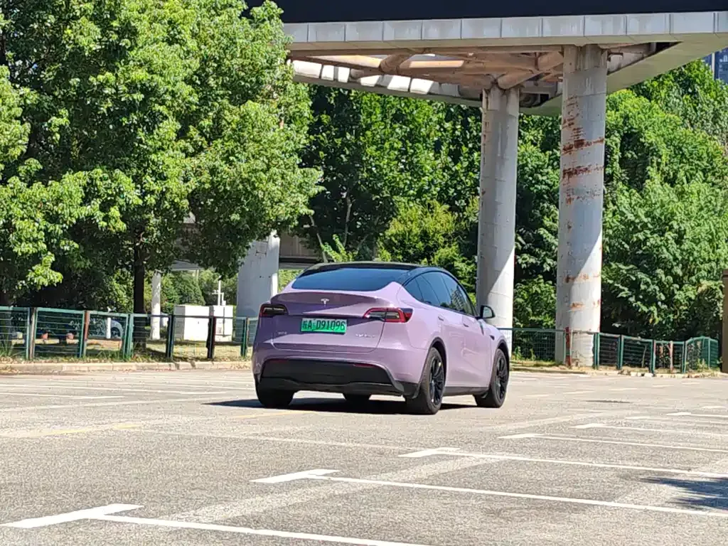 Tesla Model Y — фото 9