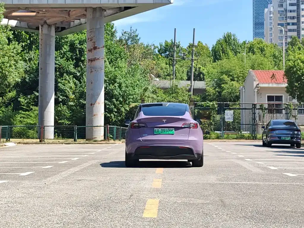 Tesla Model Y — фото 7
