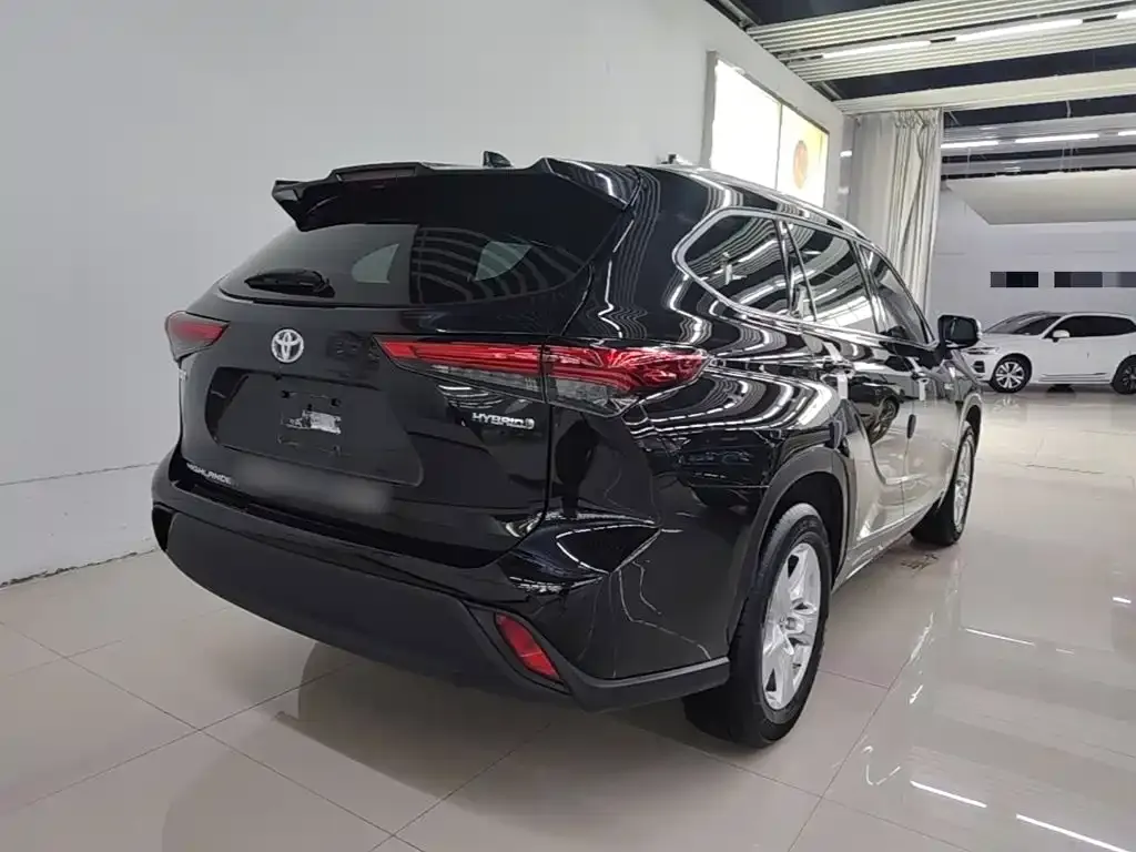 Toyota Highlander — фото 10