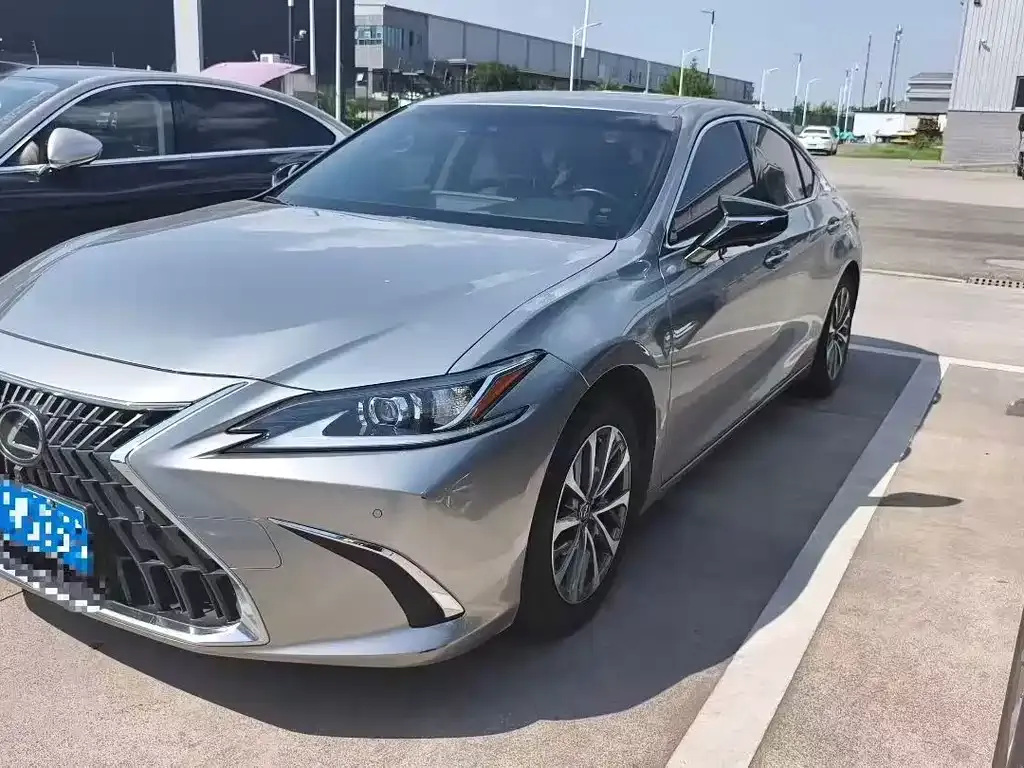 Lexus ES — фото 1