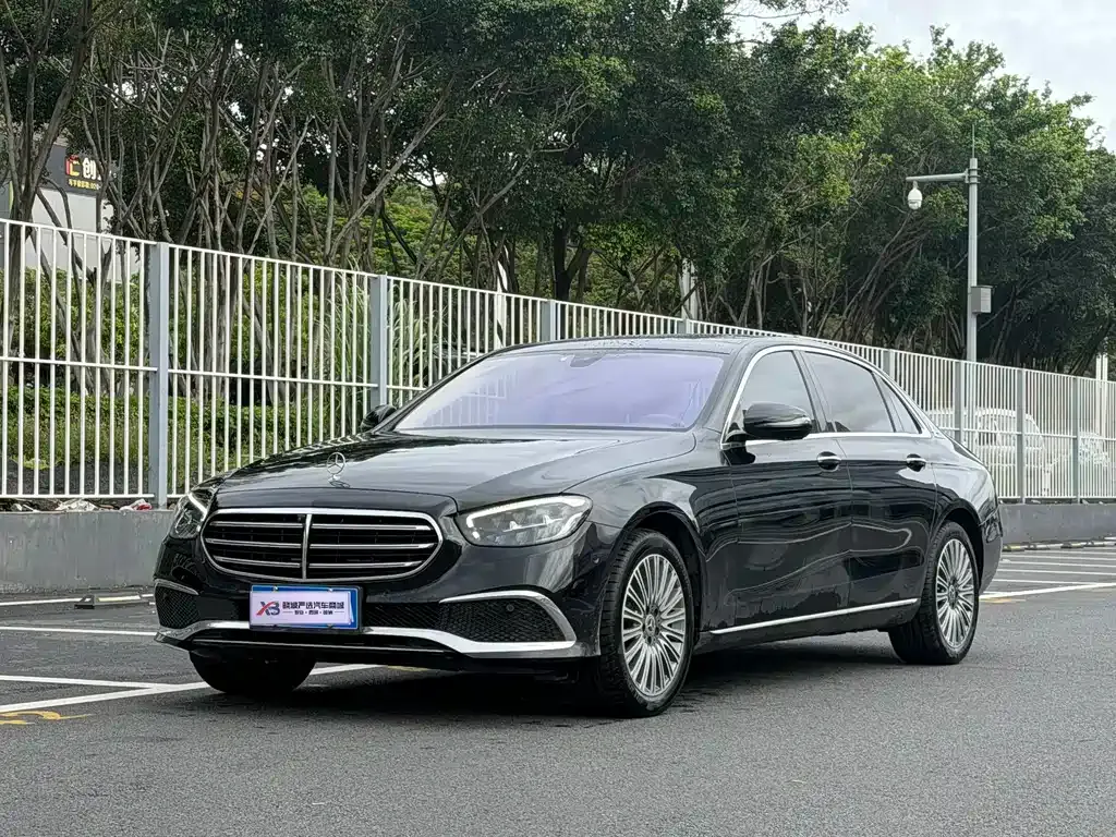 Mercedes-Benz E-Class — фото 1