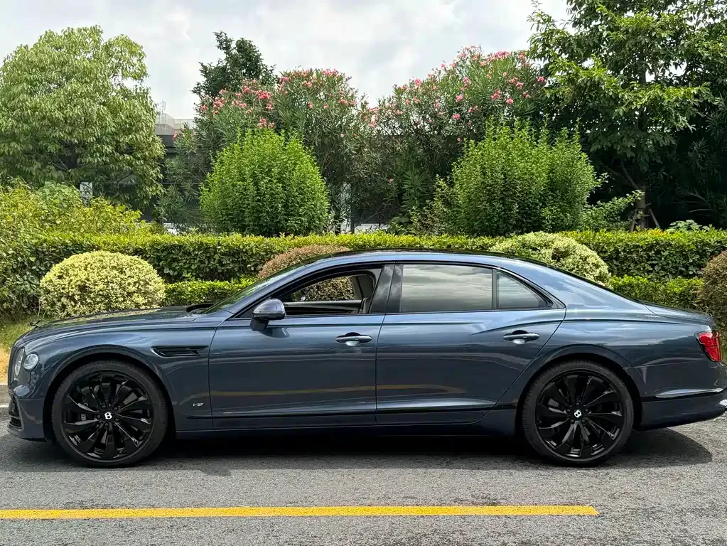 Bentley Flying Spur — фото 8