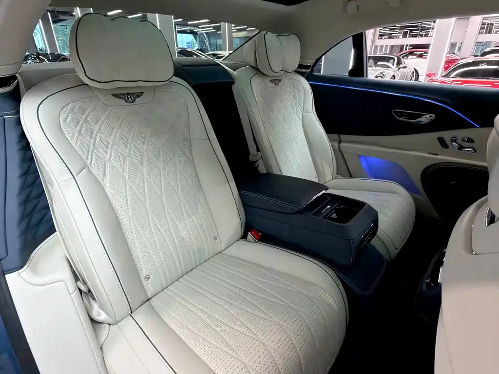 Bentley Flying Spur — фото 6
