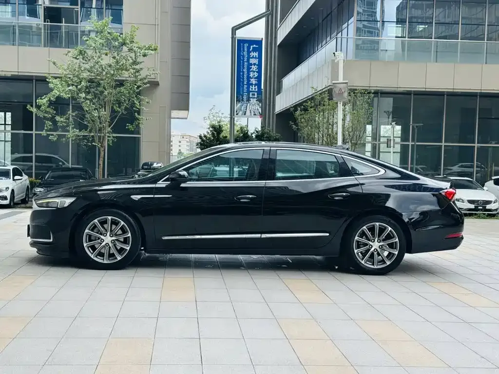 Buick LaCrosse — фото 10