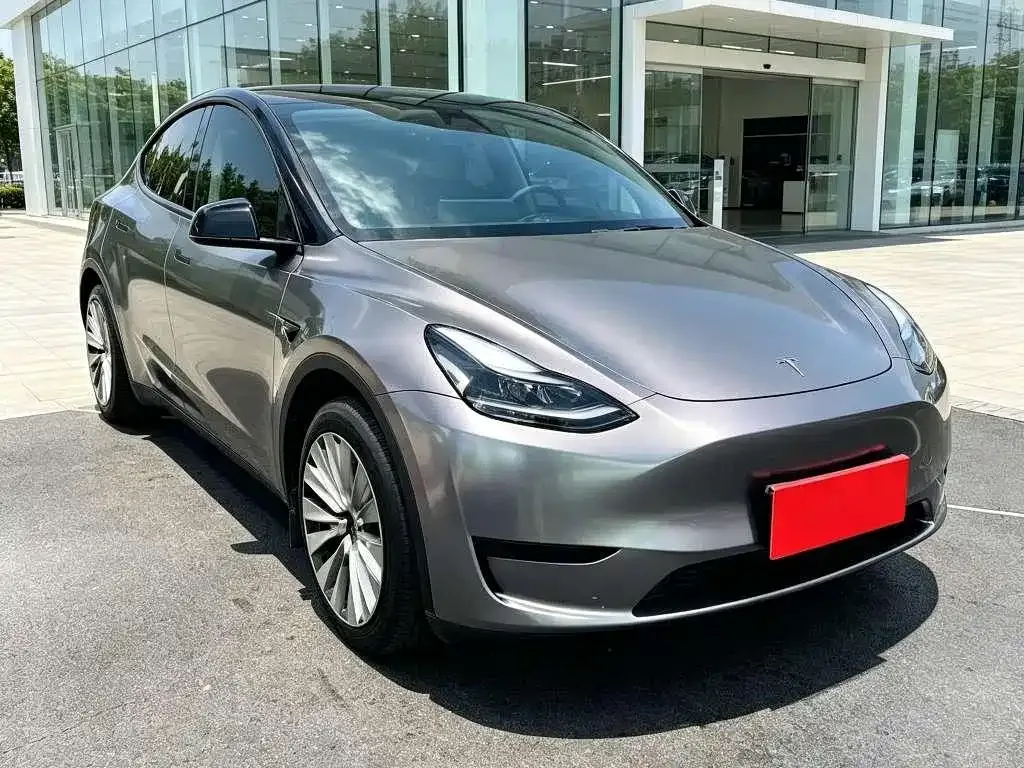 Tesla Model Y — фото 9