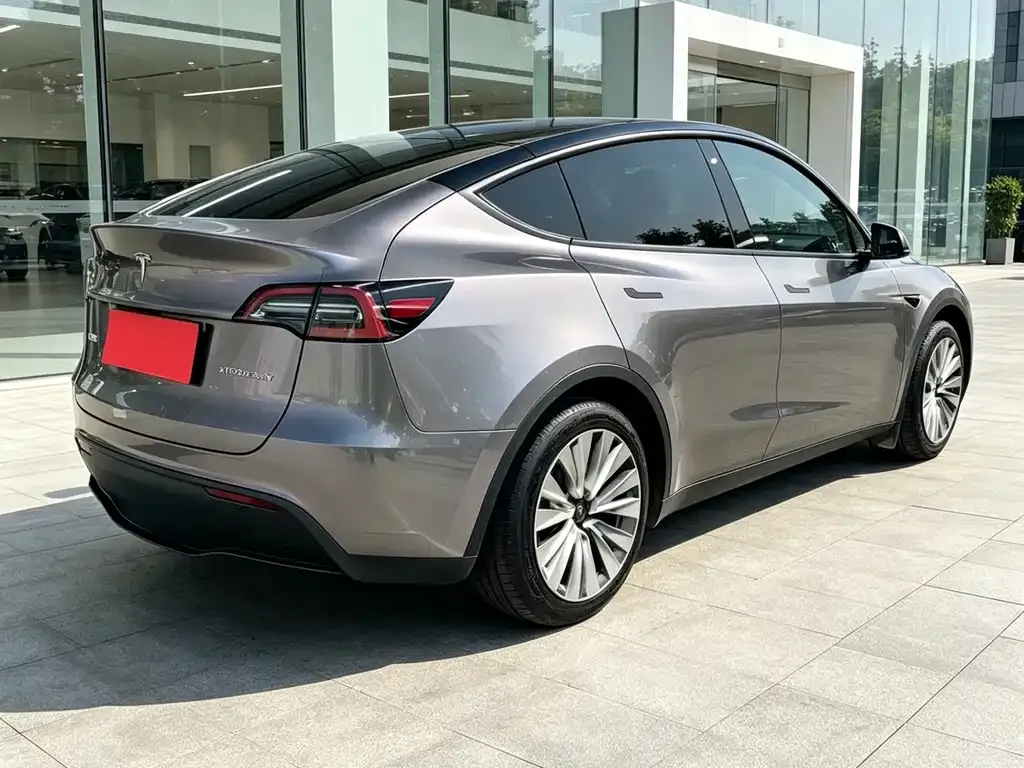 Tesla Model Y — фото 7