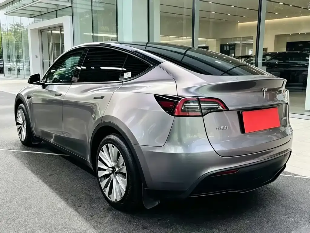 Tesla Model Y — фото 4
