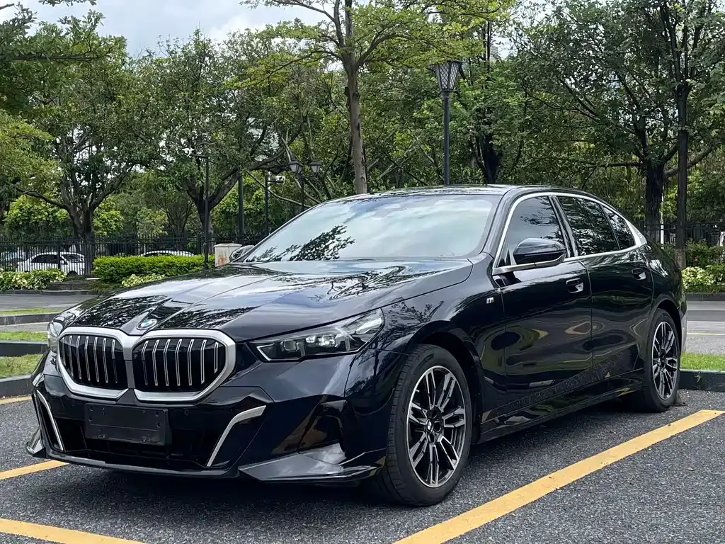 BMW 5 Series — фото 1