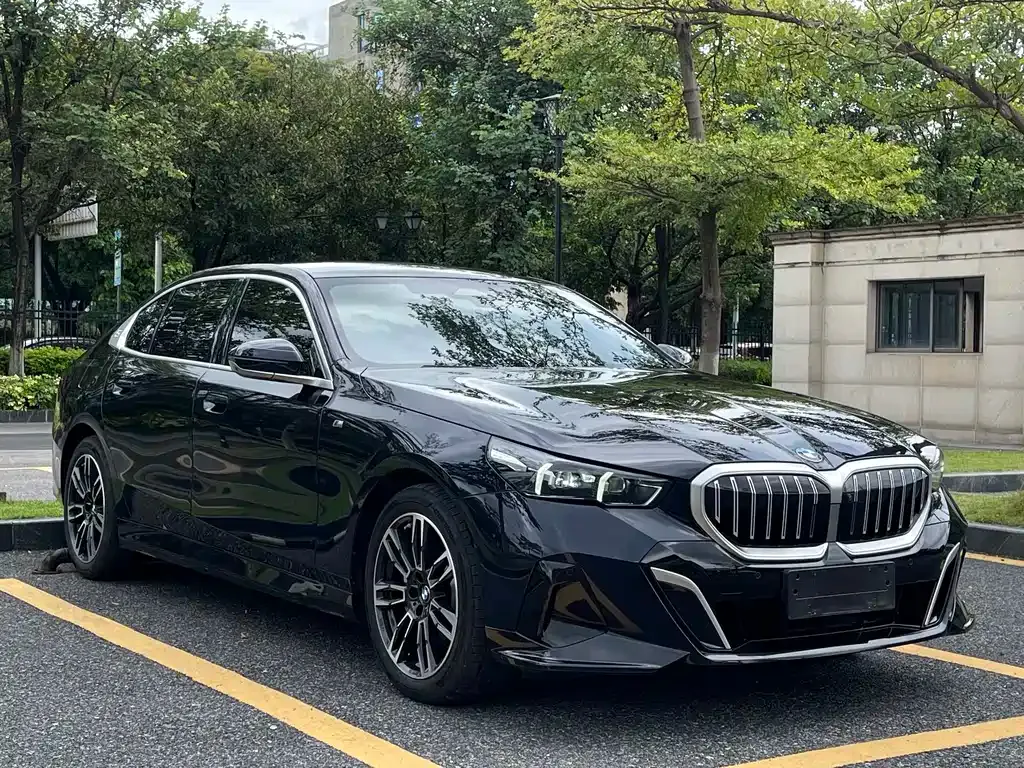 BMW 5 Series — фото 4