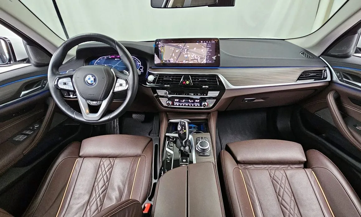 BMW 5-Series — фото 10