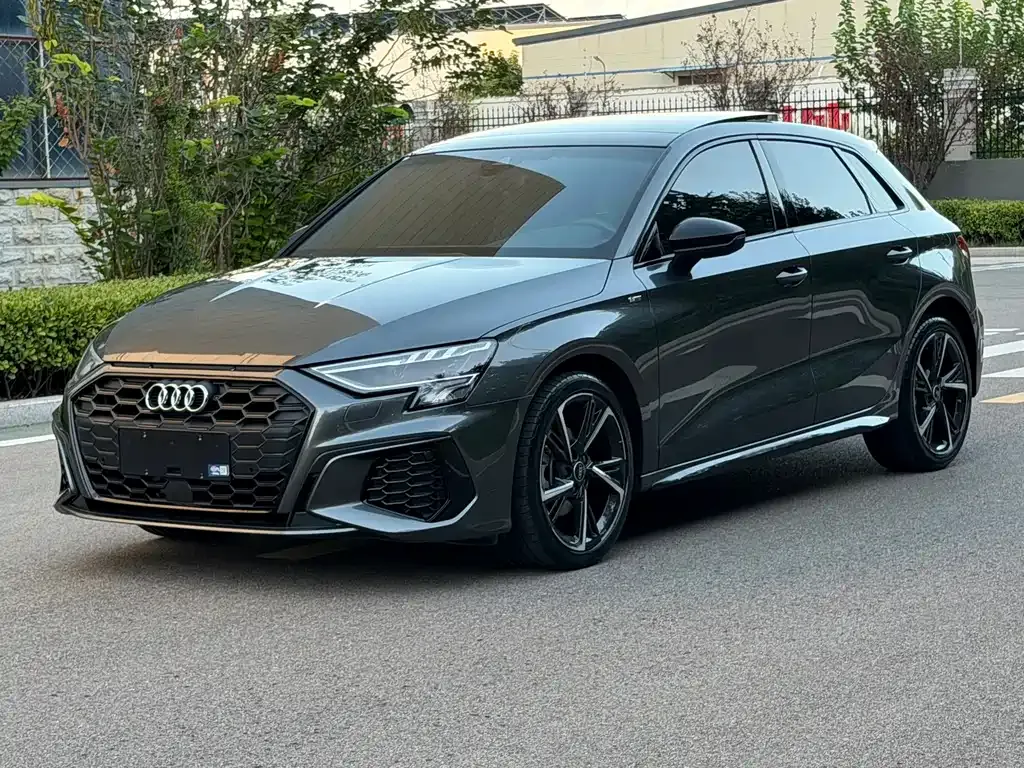 Audi A3 — фото 1
