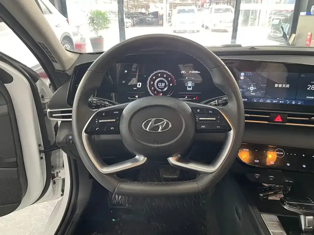 Hyundai Elantra — фото 5