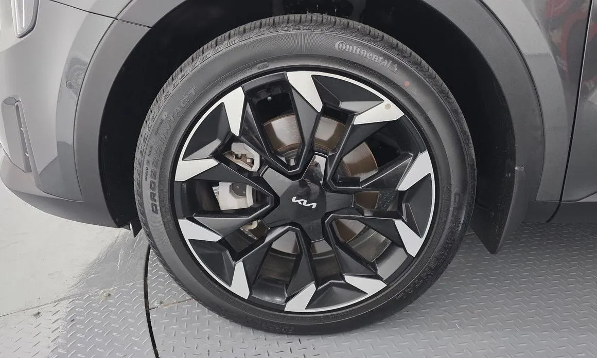 Kia Sorento — фото 9