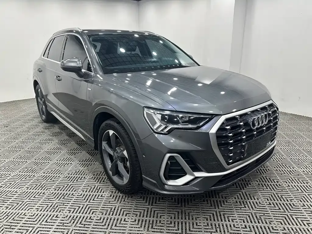 Audi Q3 — фото 1