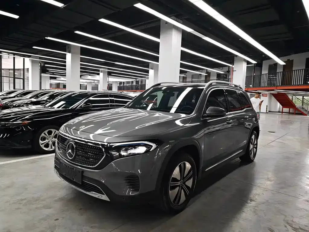 Mercedes-Benz EQB — фото 1
