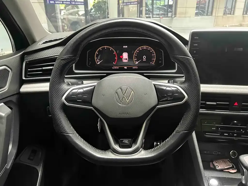 Volkswagen Tiguan L — фото 4