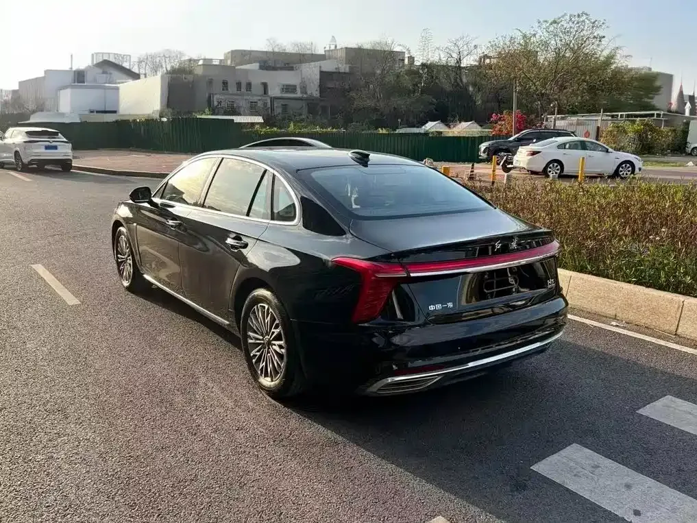 Hongqi H5 — фото 10