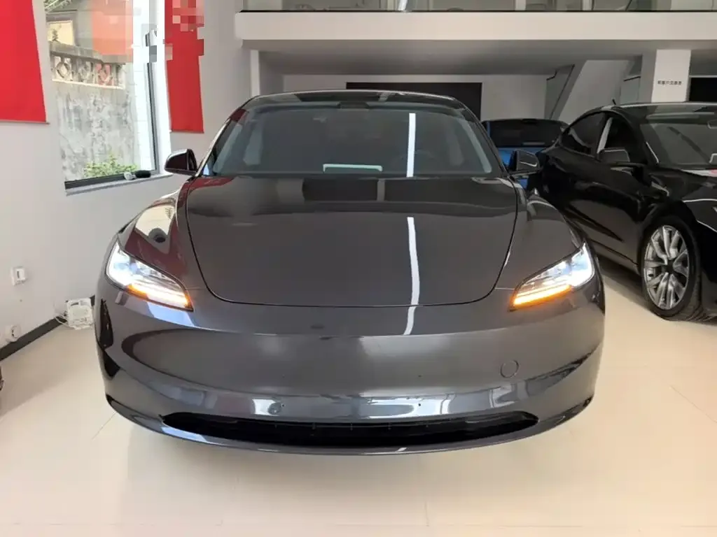 Tesla Model 3 — фото 9