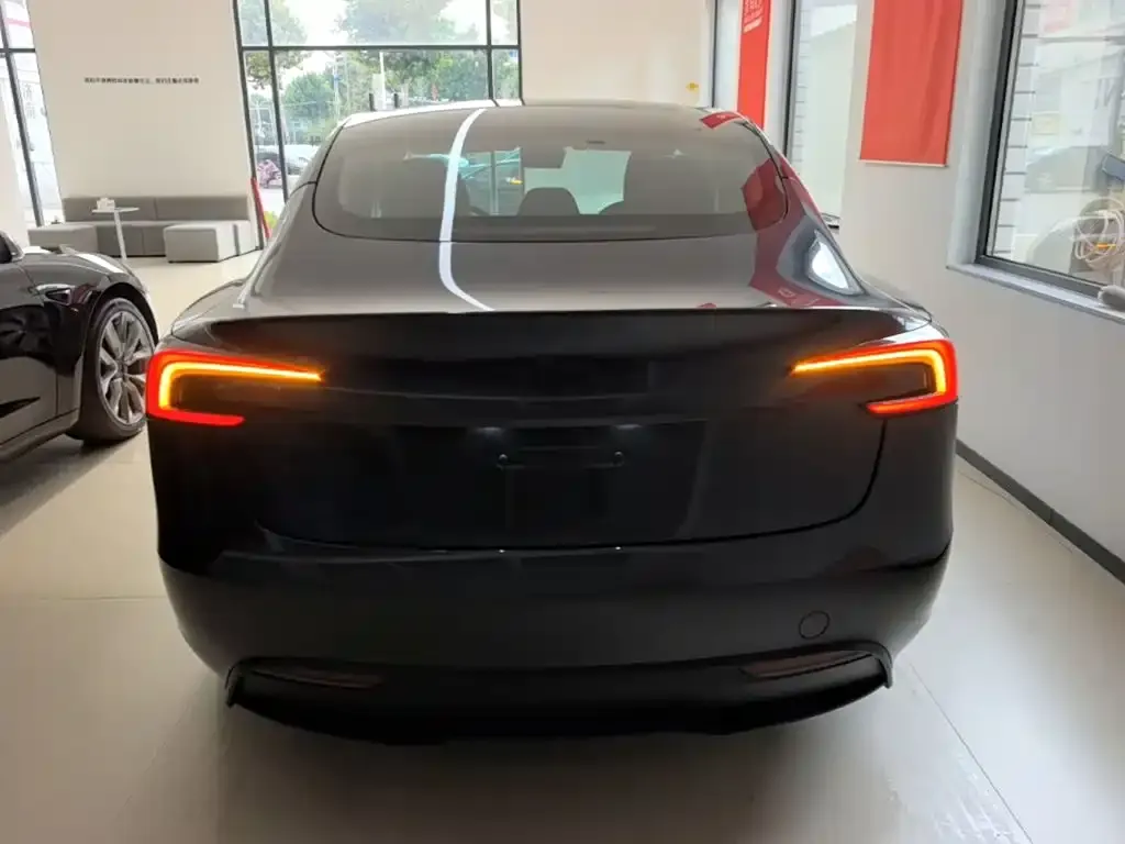 Tesla Model 3 — фото 4
