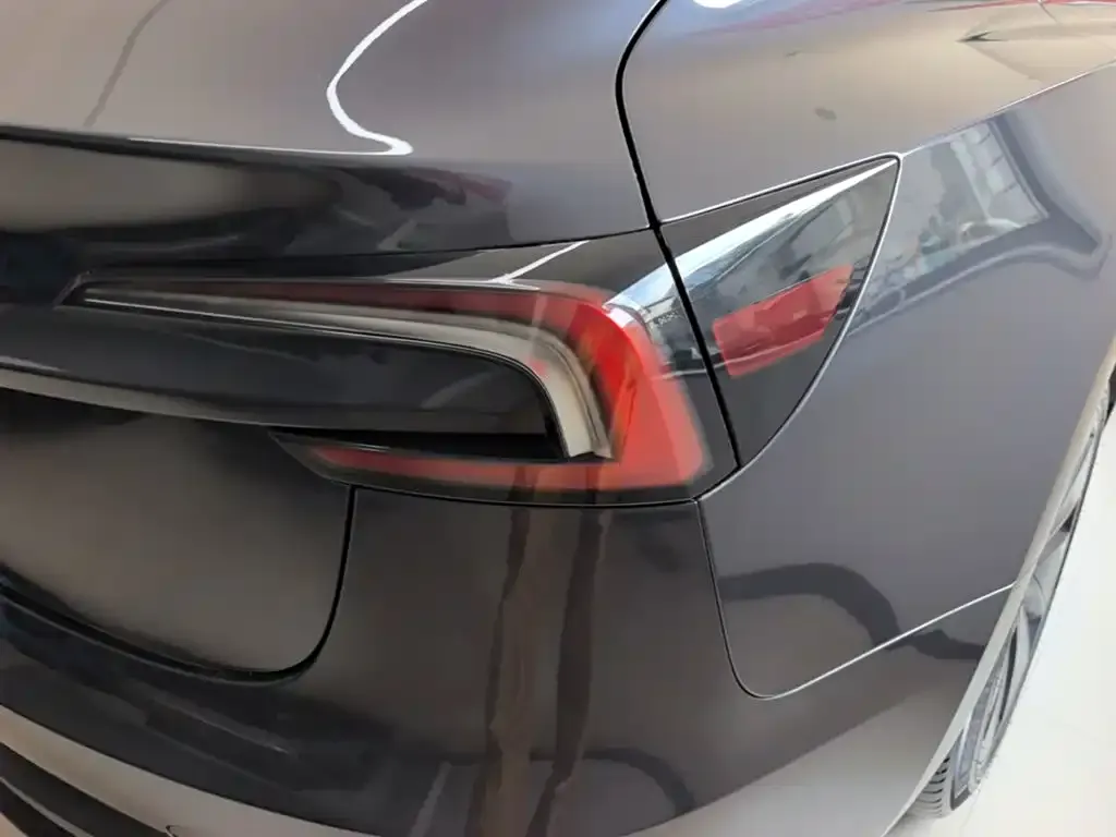 Tesla Model 3 — фото 10