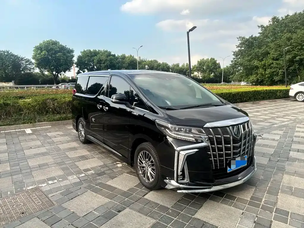 Toyota Alphard — фото 5