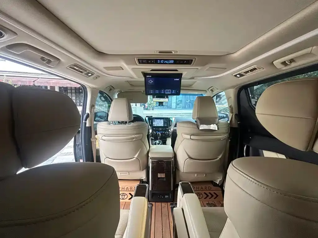 Toyota Alphard — фото 3