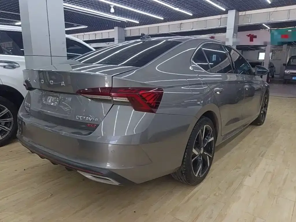 Skoda Octavia — фото 4
