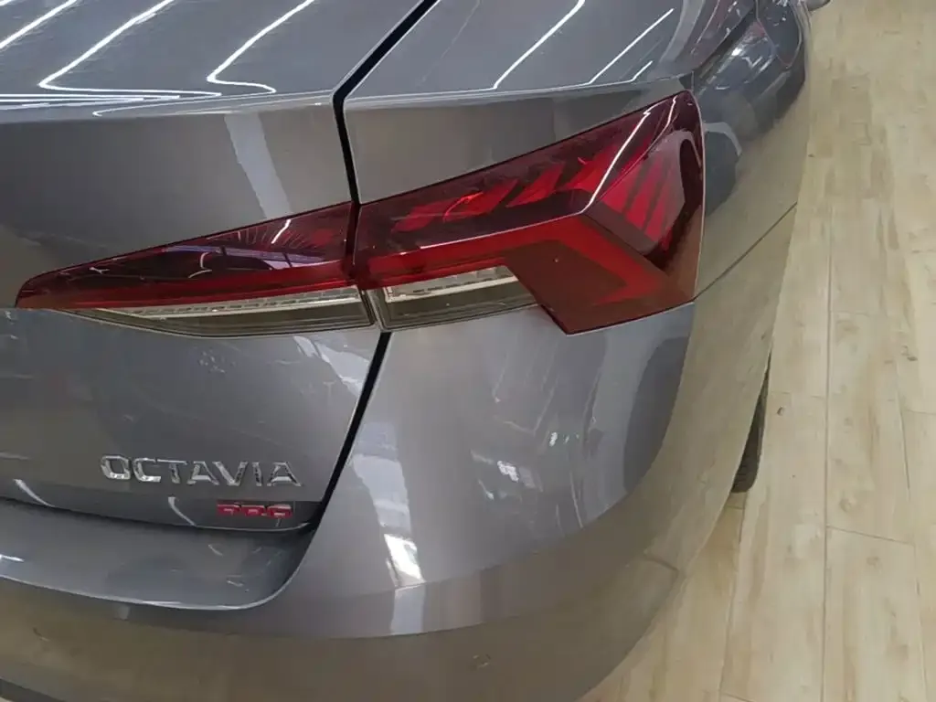 Skoda Octavia — фото 3