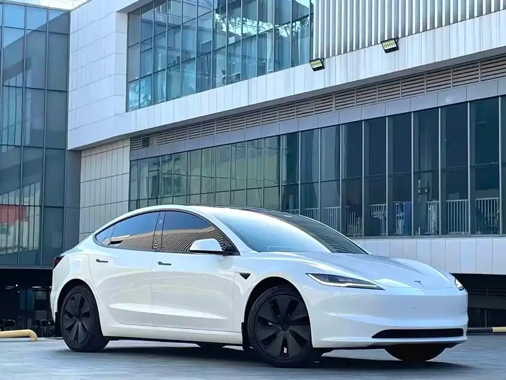 Tesla Model 3 — фото 10