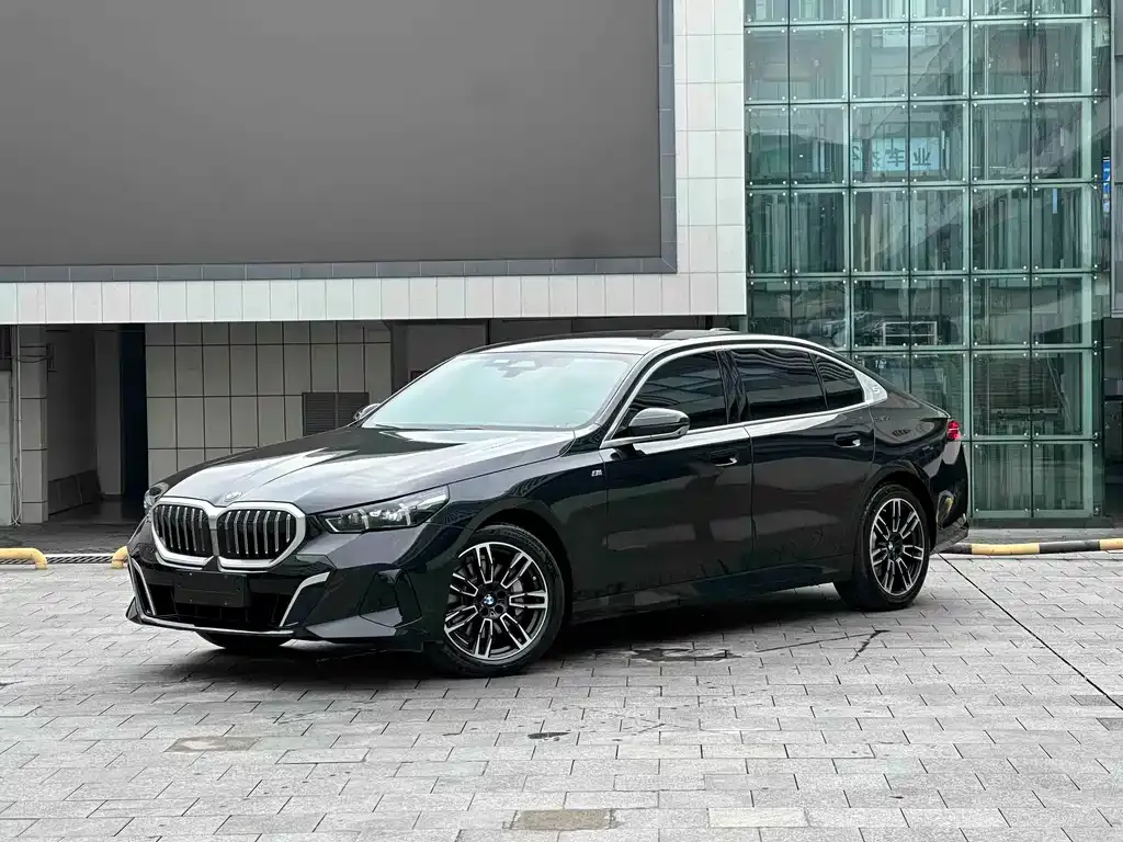 BMW 5 Series — фото 1