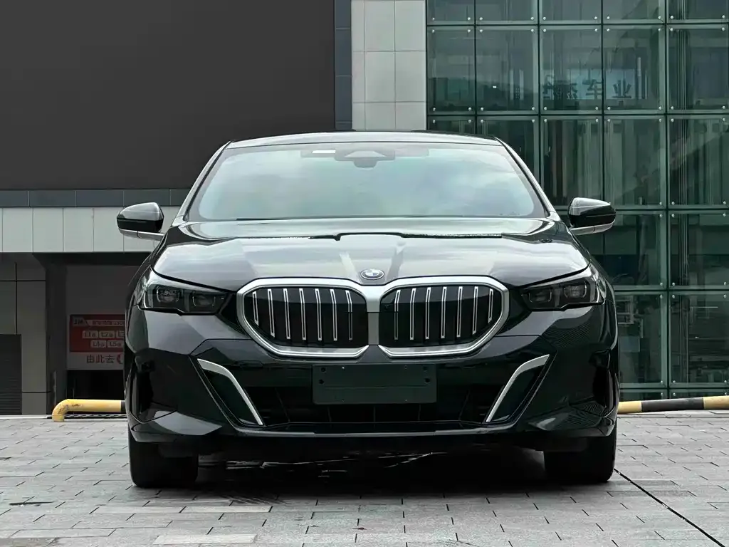 BMW 5 Series — фото 10