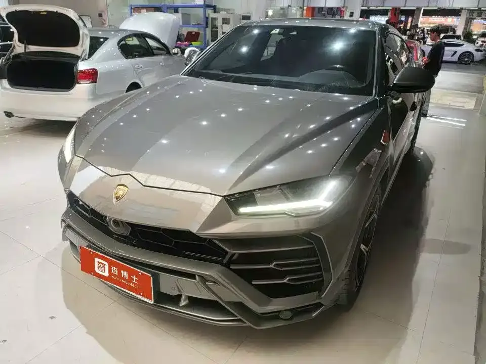 Lamborghini Urus — фото 1