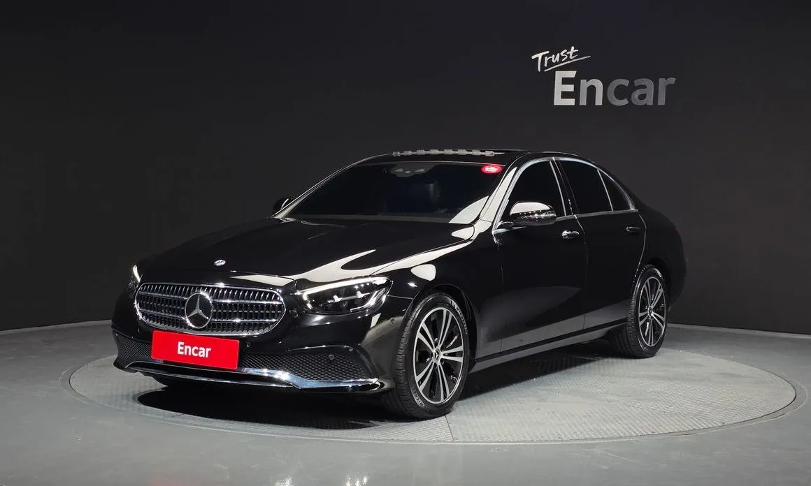 Mercedes-Benz E-Class — фото 1