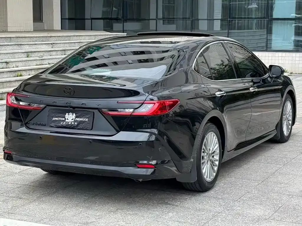 Toyota Camry — фото 6