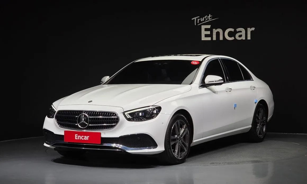 Mercedes-Benz E-Class — фото 1