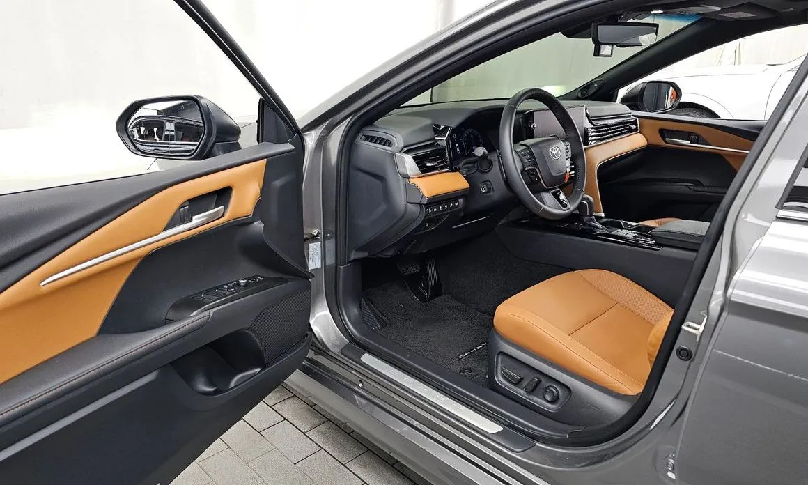 Toyota Camry — фото 5