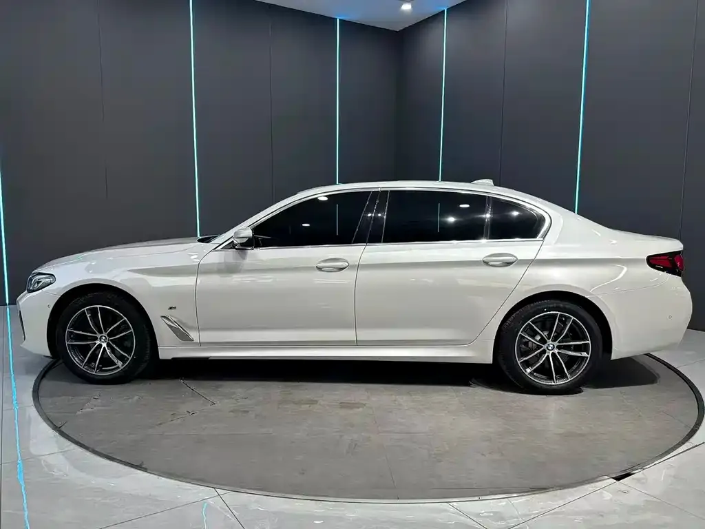 BMW 5 Series — фото 5
