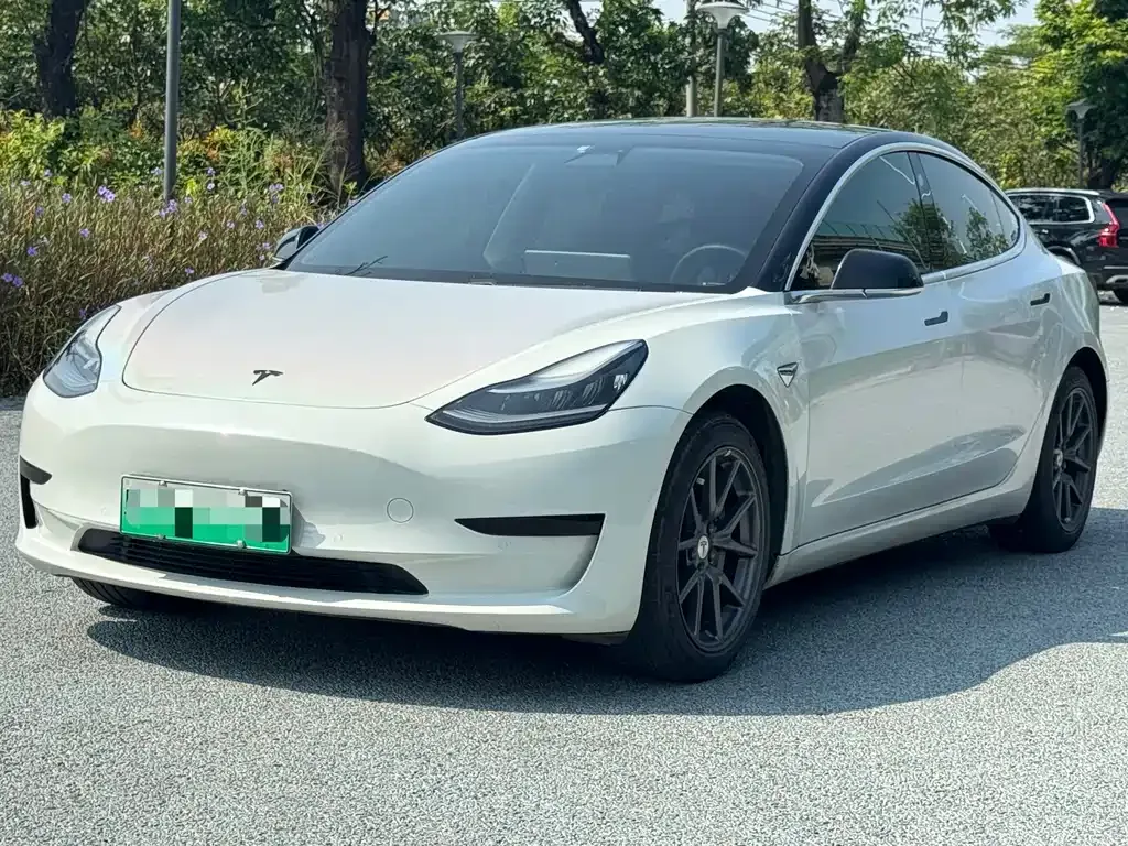 Tesla Model 3 — фото 1