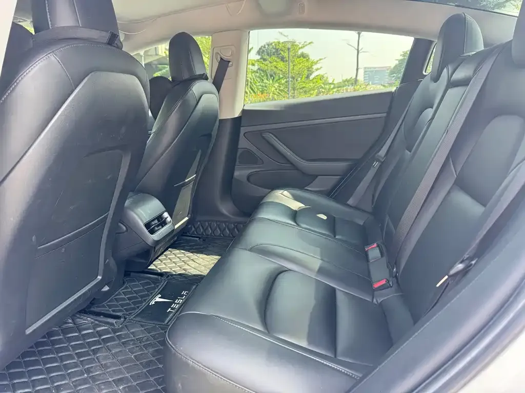 Tesla Model 3 — фото 2