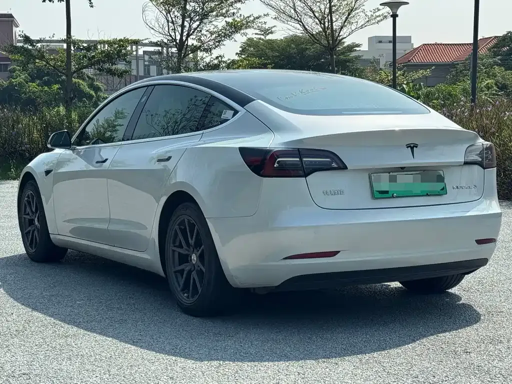 Tesla Model 3 — фото 9