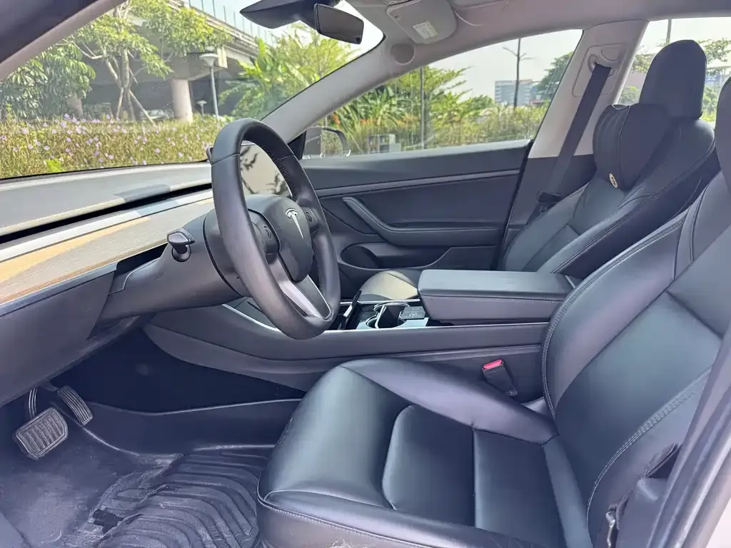 Tesla Model 3 — фото 7