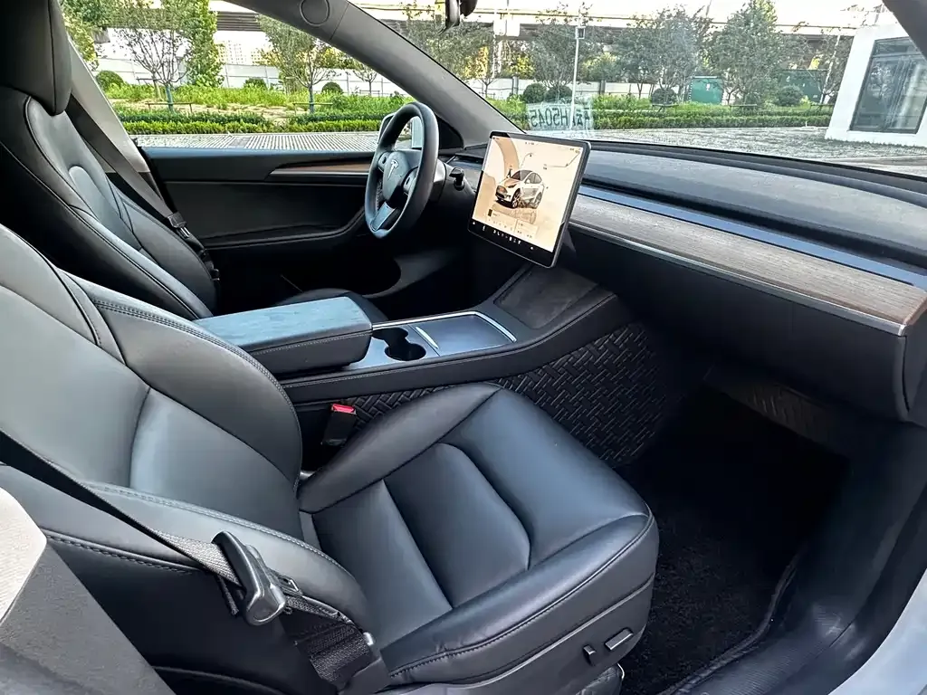 Tesla Model Y — фото 5