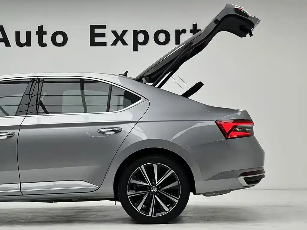 Skoda Superb — фото 7