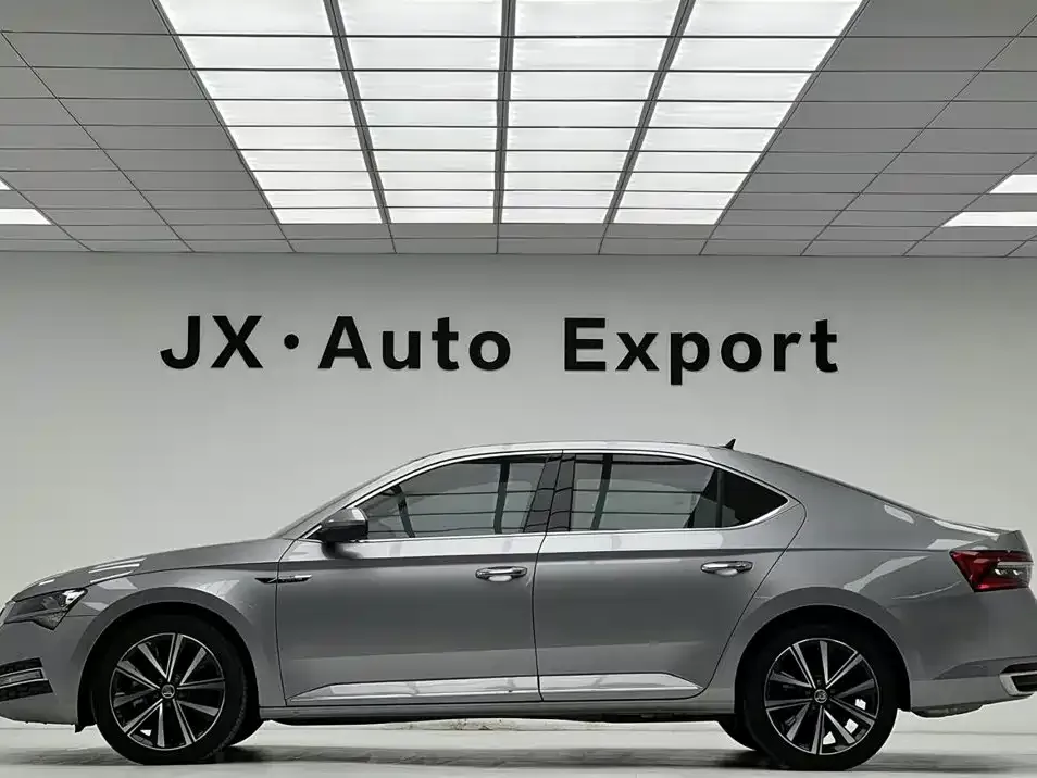 Skoda Superb — фото 2