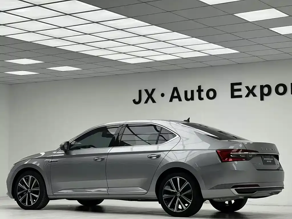 Skoda Superb — фото 10