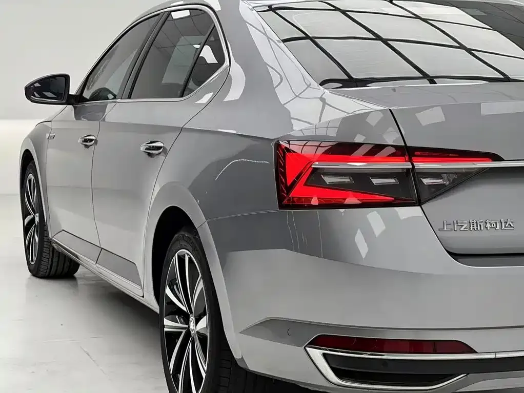 Skoda Superb — фото 5