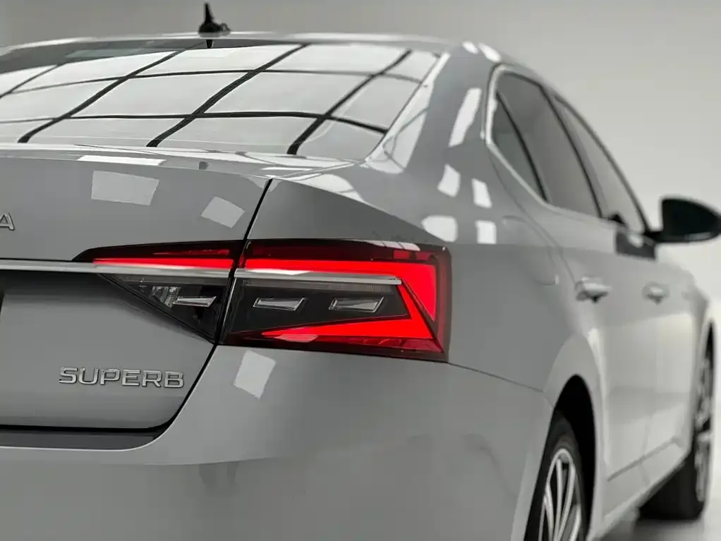 Skoda Superb — фото 3