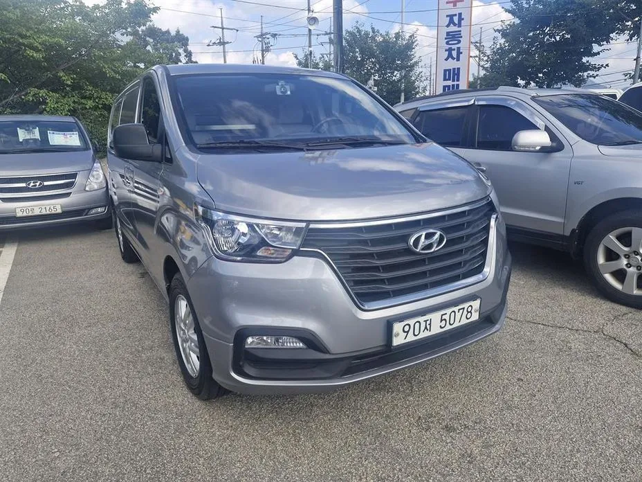 Hyundai Starex — фото 1