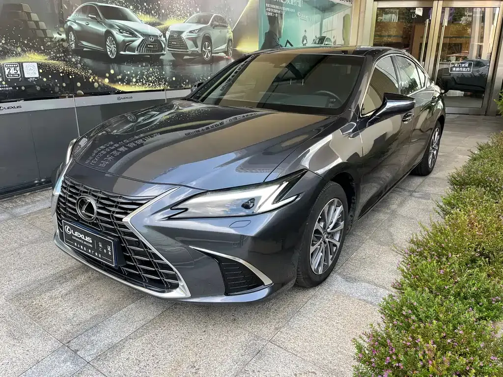 Lexus ES — фото 1