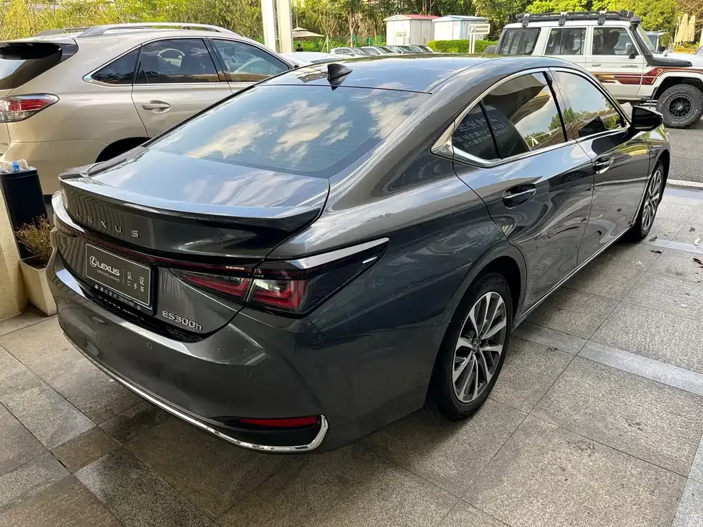 Lexus ES — фото 8
